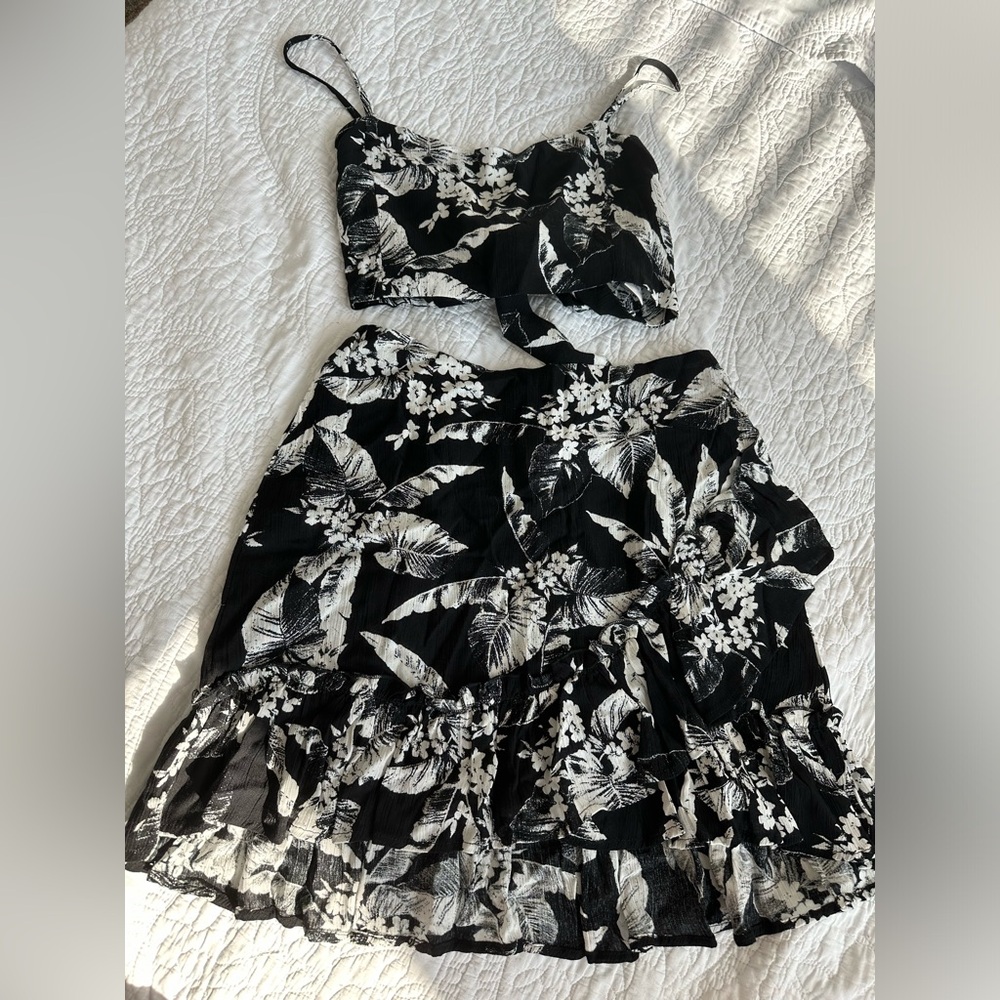 Beachy crop top and high-waisted skirt set